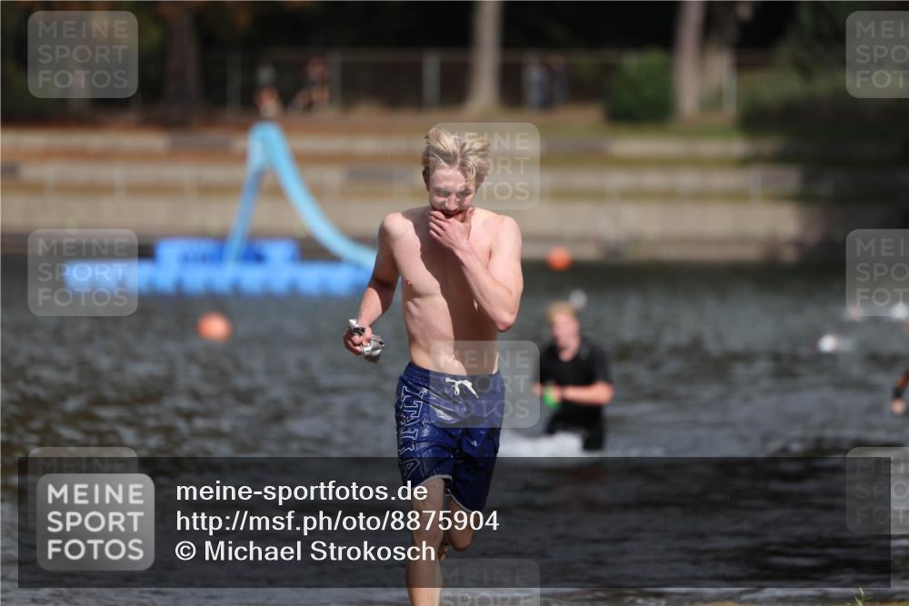 14.09.2025 - Stadtparktriathlon Michael Strokosch http://msf.ph/oto/8875904 14.09.2025 13:11:32 Schwimmen 1544, 1559 meine-sportfotos.de