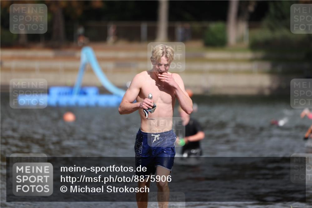 14.09.2025 - Stadtparktriathlon Michael Strokosch http://msf.ph/oto/8875906 14.09.2025 13:11:32 Schwimmen 1544, 1559 meine-sportfotos.de