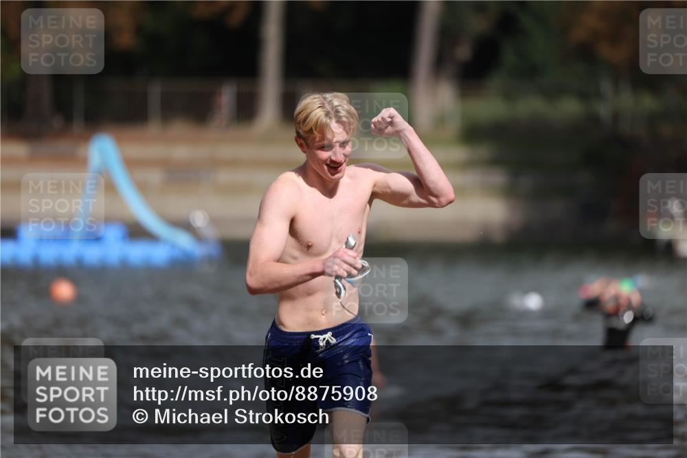 14.09.2025 - Stadtparktriathlon Michael Strokosch http://msf.ph/oto/8875908 14.09.2025 13:11:33 Schwimmen 1544, 1559 meine-sportfotos.de
