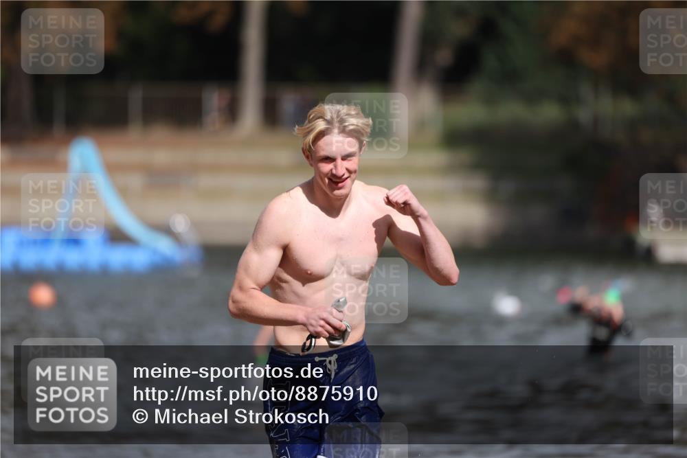 14.09.2025 - Stadtparktriathlon Michael Strokosch http://msf.ph/oto/8875910 14.09.2025 13:11:33 Schwimmen 1544, 1559 meine-sportfotos.de