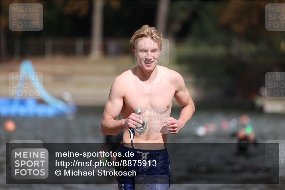 14.09.2025 - Stadtparktriathlon Michael Strokosch http://msf.ph/oto/8875913 14.09.2025 13:11:33 Schwimmen 1544, 1559 meine-sportfotos.de
