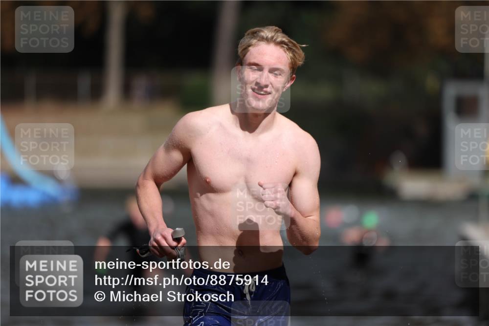14.09.2025 - Stadtparktriathlon Michael Strokosch http://msf.ph/oto/8875914 14.09.2025 13:11:34 Schwimmen 1544, 1559 meine-sportfotos.de