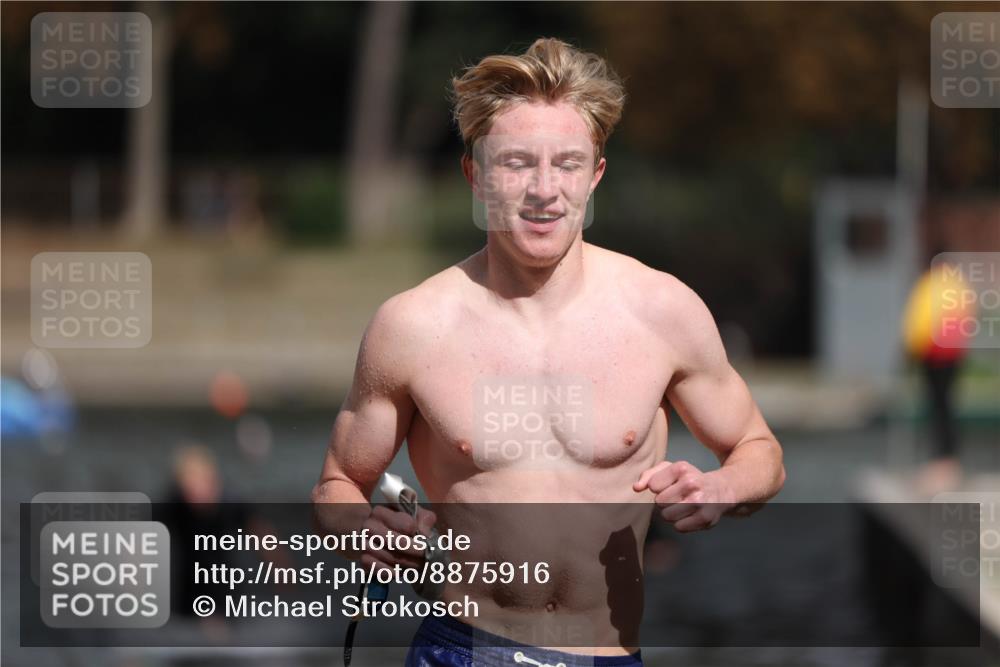 14.09.2025 - Stadtparktriathlon Michael Strokosch http://msf.ph/oto/8875916 14.09.2025 13:11:34 Schwimmen 1544, 1559 meine-sportfotos.de
