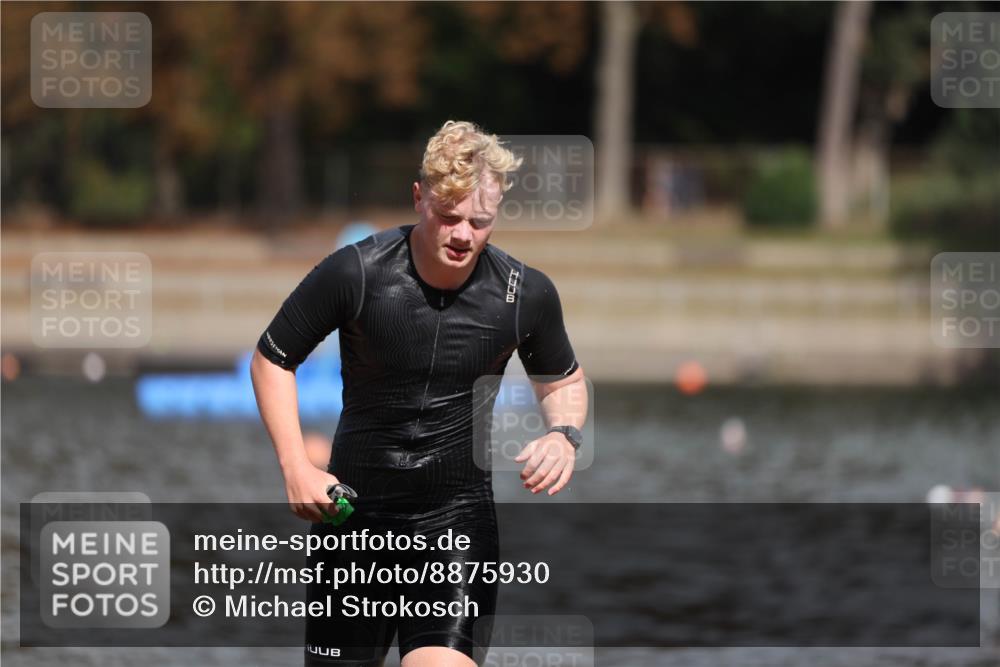 14.09.2025 - Stadtparktriathlon Michael Strokosch http://msf.ph/oto/8875930 14.09.2025 13:11:42 Schwimmen 1522, 1544 meine-sportfotos.de