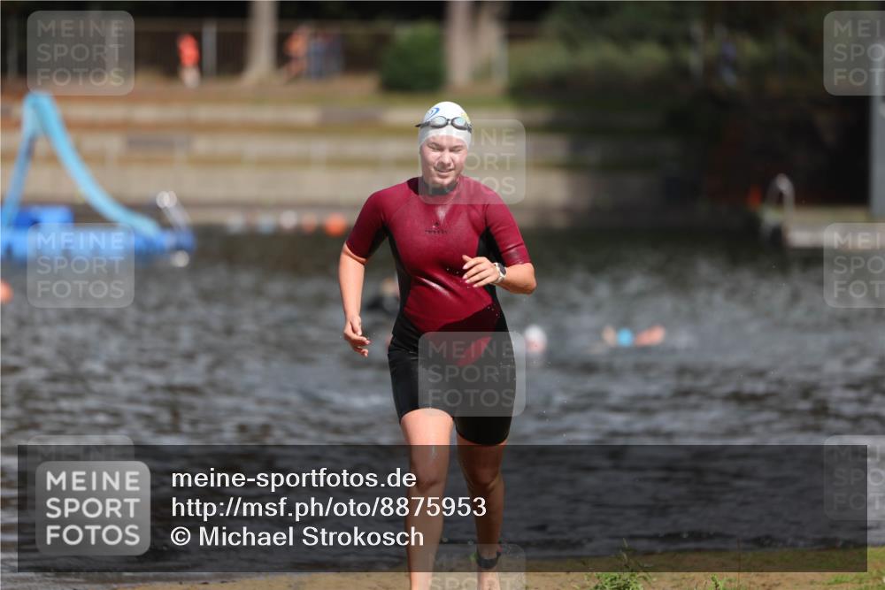 14.09.2025 - Stadtparktriathlon Michael Strokosch http://msf.ph/oto/8875953 14.09.2025 13:12:06 Schwimmen 1527, 1532 meine-sportfotos.de