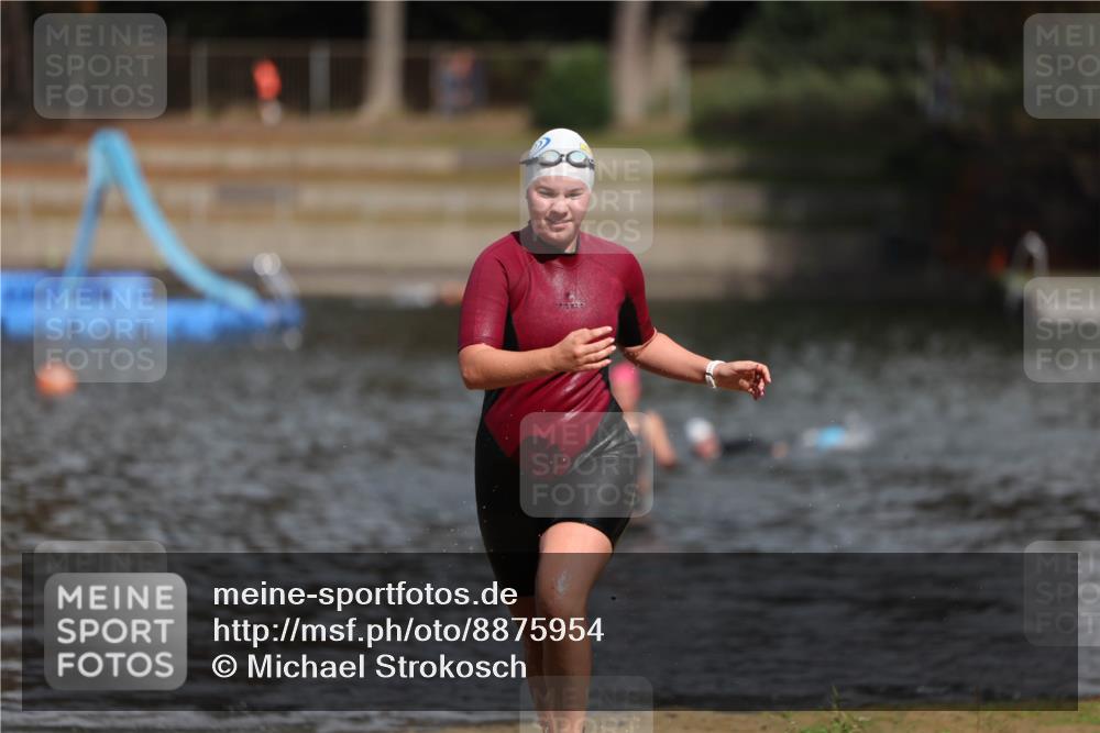 14.09.2025 - Stadtparktriathlon Michael Strokosch http://msf.ph/oto/8875954 14.09.2025 13:12:06 Schwimmen 1527, 1532 meine-sportfotos.de