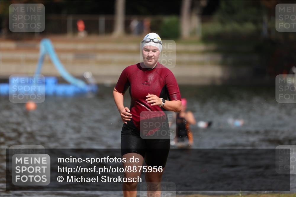 14.09.2025 - Stadtparktriathlon Michael Strokosch http://msf.ph/oto/8875956 14.09.2025 13:12:07 Schwimmen 1527, 1532 meine-sportfotos.de