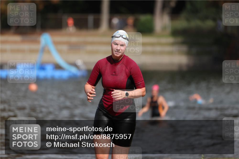 14.09.2025 - Stadtparktriathlon Michael Strokosch http://msf.ph/oto/8875957 14.09.2025 13:12:07 Schwimmen 1527, 1532 meine-sportfotos.de