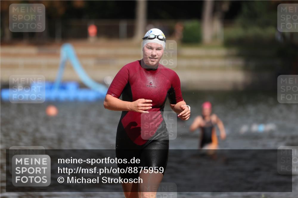 14.09.2025 - Stadtparktriathlon Michael Strokosch http://msf.ph/oto/8875959 14.09.2025 13:12:07 Schwimmen 1527, 1532 meine-sportfotos.de