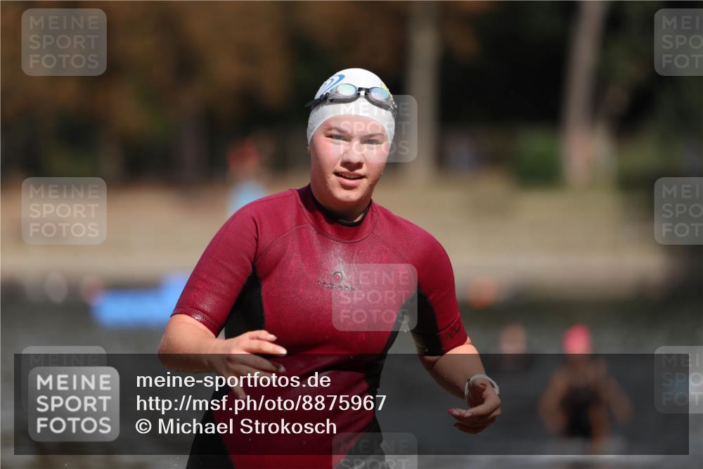14.09.2025 - Stadtparktriathlon Michael Strokosch http://msf.ph/oto/8875967 14.09.2025 13:12:08 Schwimmen 1527, 1532 meine-sportfotos.de