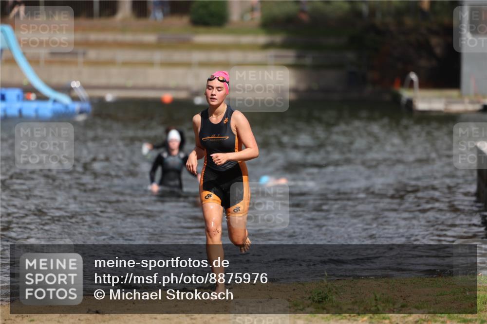 14.09.2025 - Stadtparktriathlon Michael Strokosch http://msf.ph/oto/8875976 14.09.2025 13:12:14 Schwimmen 1532, 1534 meine-sportfotos.de