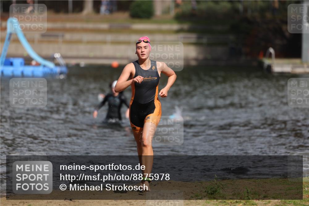14.09.2025 - Stadtparktriathlon Michael Strokosch http://msf.ph/oto/8875978 14.09.2025 13:12:14 Schwimmen 1532, 1534 meine-sportfotos.de