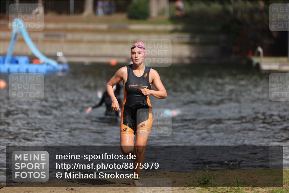 14.09.2025 - Stadtparktriathlon Michael Strokosch http://msf.ph/oto/8875979 14.09.2025 13:12:15 Schwimmen 1532, 1534 meine-sportfotos.de