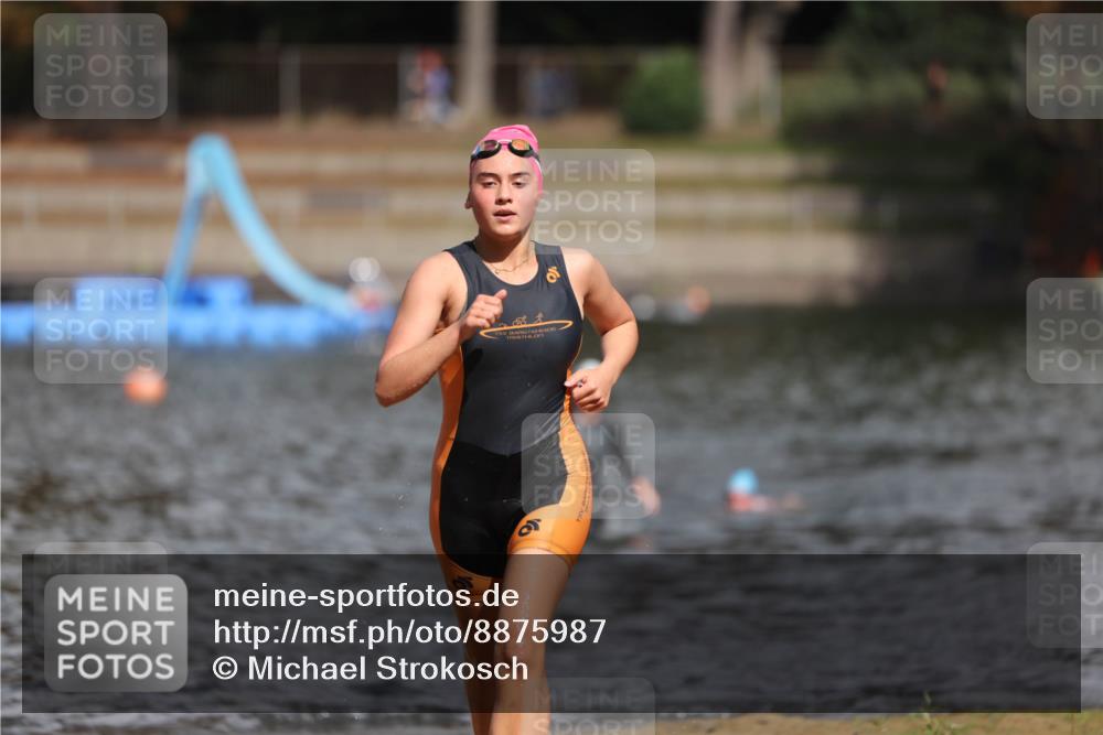 14.09.2025 - Stadtparktriathlon Michael Strokosch http://msf.ph/oto/8875987 14.09.2025 13:12:16 Schwimmen 1532, 1534 meine-sportfotos.de