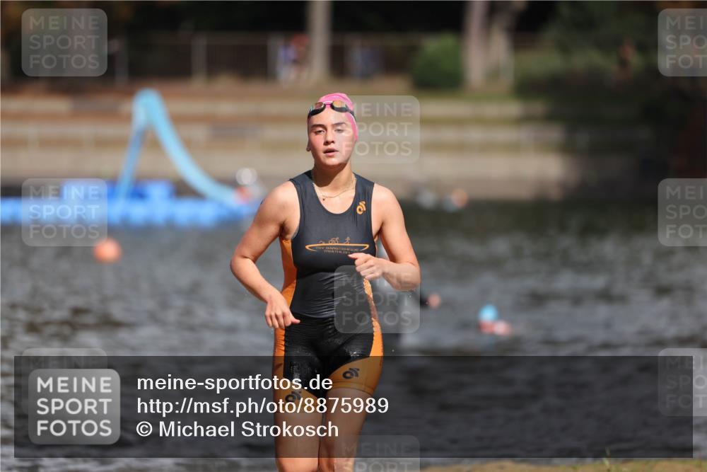 14.09.2025 - Stadtparktriathlon Michael Strokosch http://msf.ph/oto/8875989 14.09.2025 13:12:16 Schwimmen 1532, 1534 meine-sportfotos.de
