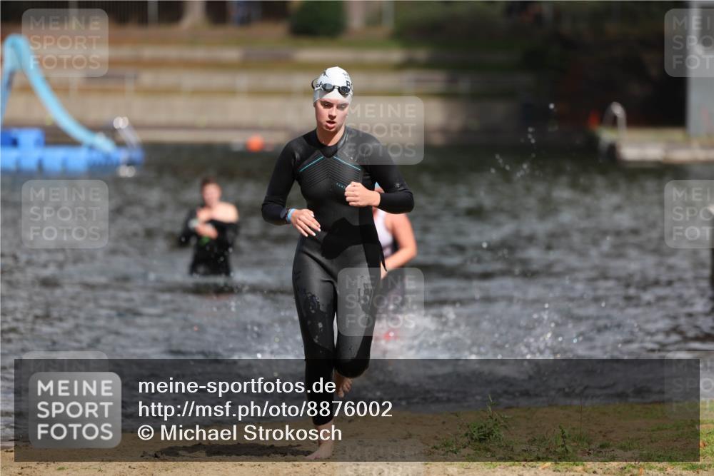 14.09.2025 - Stadtparktriathlon Michael Strokosch http://msf.ph/oto/8876002 14.09.2025 13:12:25 Schwimmen 1534, 1539, 1554 meine-sportfotos.de