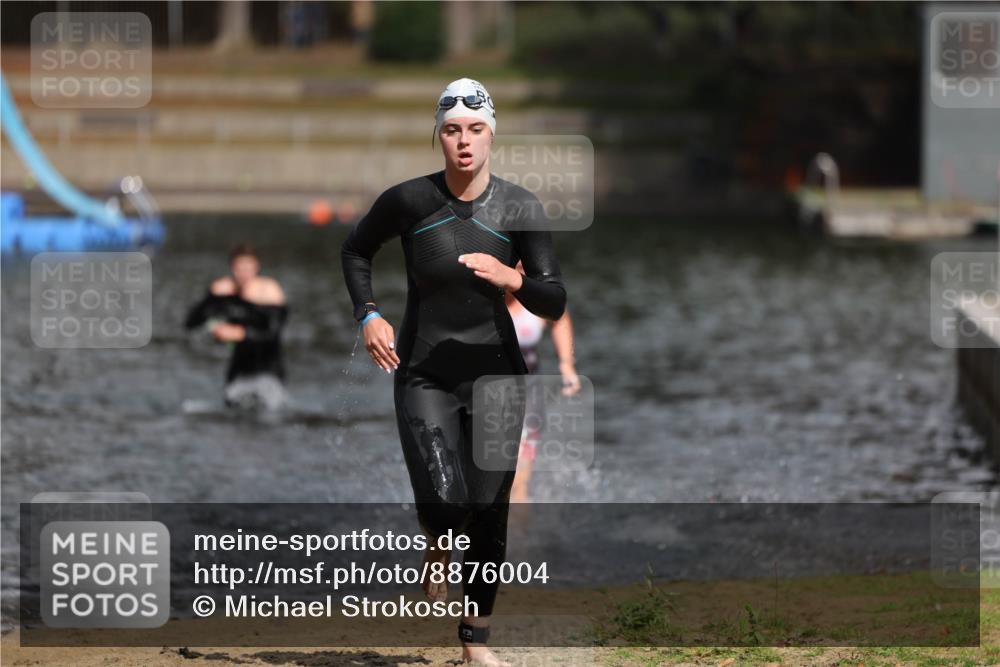 14.09.2025 - Stadtparktriathlon Michael Strokosch http://msf.ph/oto/8876004 14.09.2025 13:12:25 Schwimmen 1534, 1539, 1554 meine-sportfotos.de