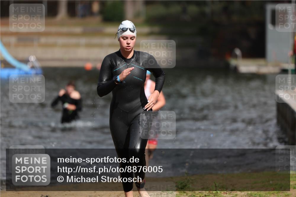 14.09.2025 - Stadtparktriathlon Michael Strokosch http://msf.ph/oto/8876005 14.09.2025 13:12:25 Schwimmen 1534, 1539, 1554 meine-sportfotos.de