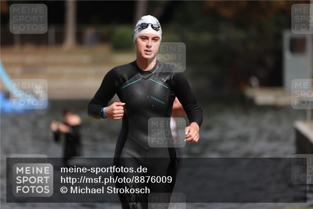 14.09.2025 - Stadtparktriathlon Michael Strokosch http://msf.ph/oto/8876009 14.09.2025 13:12:26 Schwimmen 1534, 1539, 1554 meine-sportfotos.de
