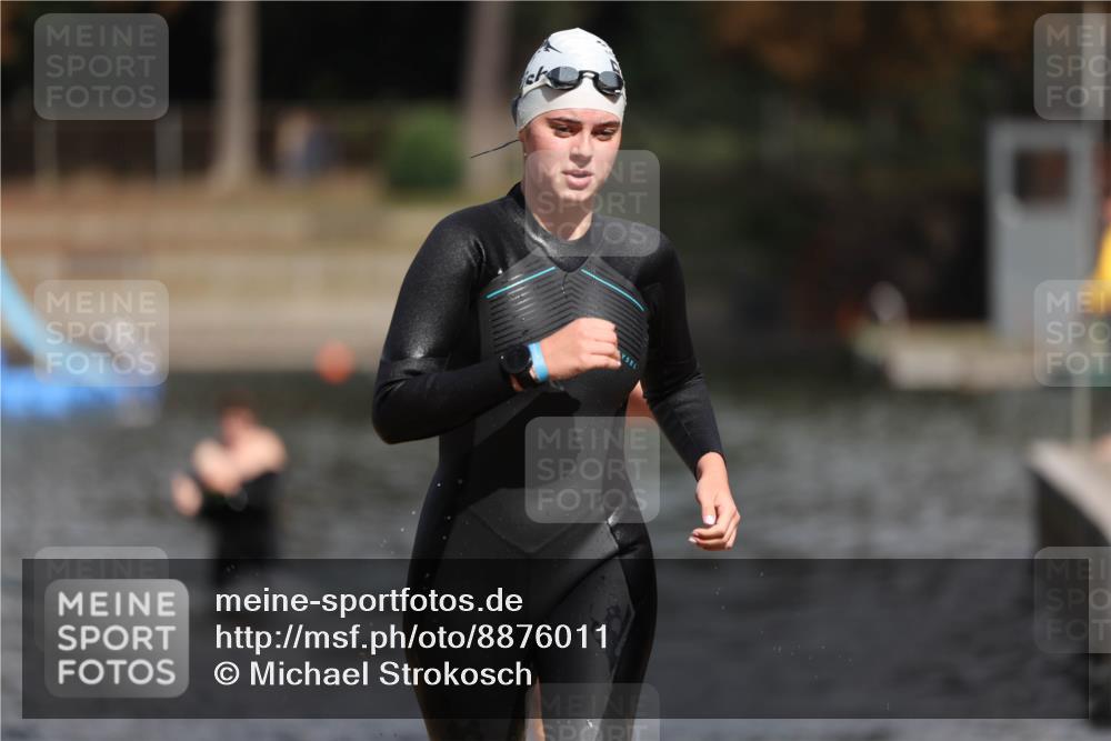 14.09.2025 - Stadtparktriathlon Michael Strokosch http://msf.ph/oto/8876011 14.09.2025 13:12:27 Schwimmen 1534, 1539, 1554 meine-sportfotos.de