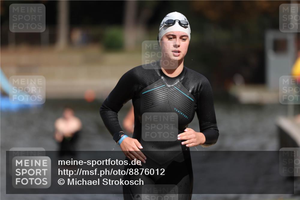 14.09.2025 - Stadtparktriathlon Michael Strokosch http://msf.ph/oto/8876012 14.09.2025 13:12:27 Schwimmen 1534, 1539, 1554 meine-sportfotos.de