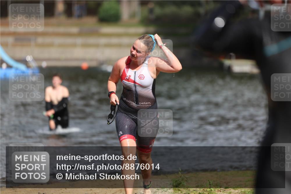 14.09.2025 - Stadtparktriathlon Michael Strokosch http://msf.ph/oto/8876014 14.09.2025 13:12:28 Schwimmen 1534, 1539, 1554 meine-sportfotos.de