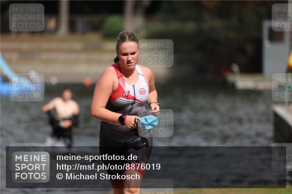 14.09.2025 - Stadtparktriathlon Michael Strokosch http://msf.ph/oto/8876019 14.09.2025 13:12:29 Schwimmen 1534, 1539, 1554 meine-sportfotos.de