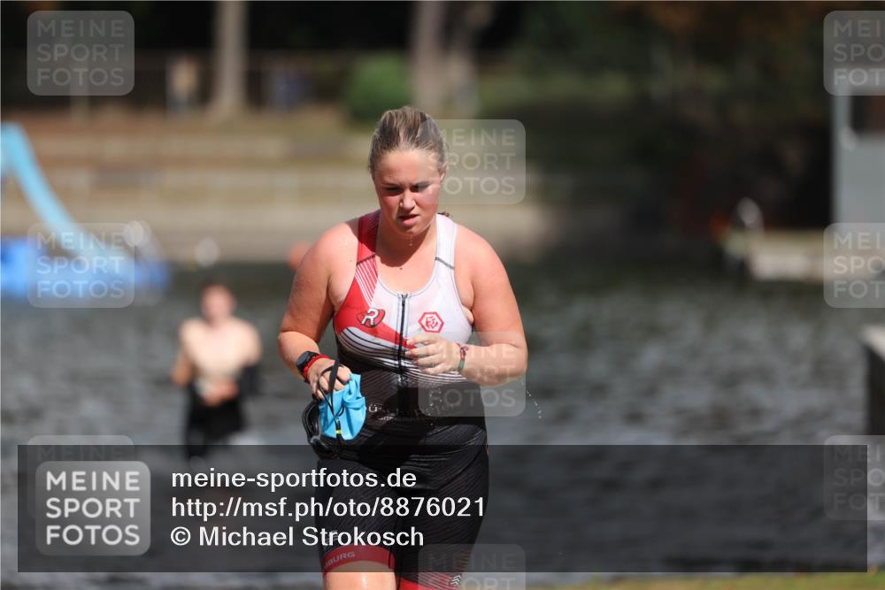14.09.2025 - Stadtparktriathlon Michael Strokosch http://msf.ph/oto/8876021 14.09.2025 13:12:29 Schwimmen 1534, 1539, 1554 meine-sportfotos.de