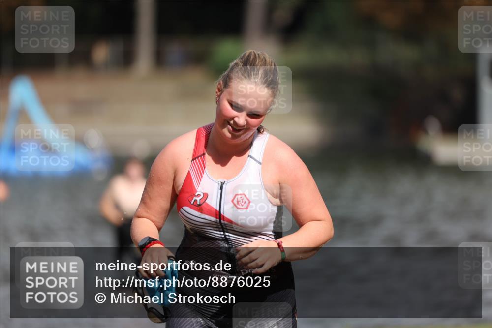 14.09.2025 - Stadtparktriathlon Michael Strokosch http://msf.ph/oto/8876025 14.09.2025 13:12:30 Schwimmen 1534, 1539, 1554 meine-sportfotos.de