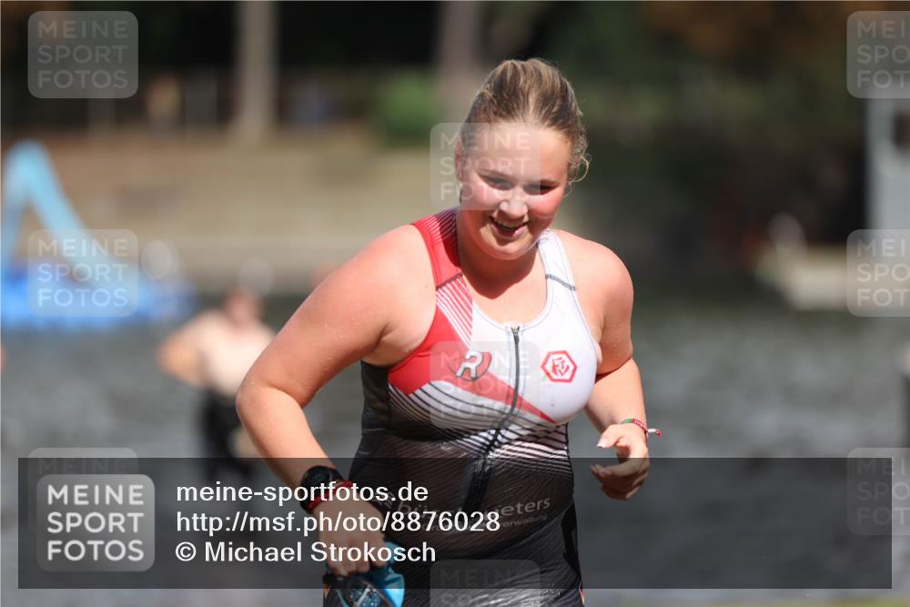14.09.2025 - Stadtparktriathlon Michael Strokosch http://msf.ph/oto/8876028 14.09.2025 13:12:30 Schwimmen 1534, 1539, 1554 meine-sportfotos.de