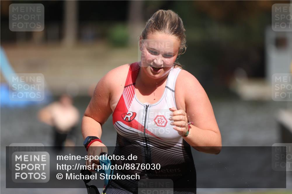 14.09.2025 - Stadtparktriathlon Michael Strokosch http://msf.ph/oto/8876030 14.09.2025 13:12:30 Schwimmen 1534, 1539, 1554 meine-sportfotos.de