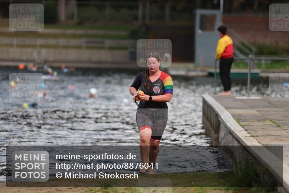 14.09.2025 - Stadtparktriathlon Michael Strokosch http://msf.ph/oto/8876041 14.09.2025 13:14:36 Schwimmen 1528 meine-sportfotos.de