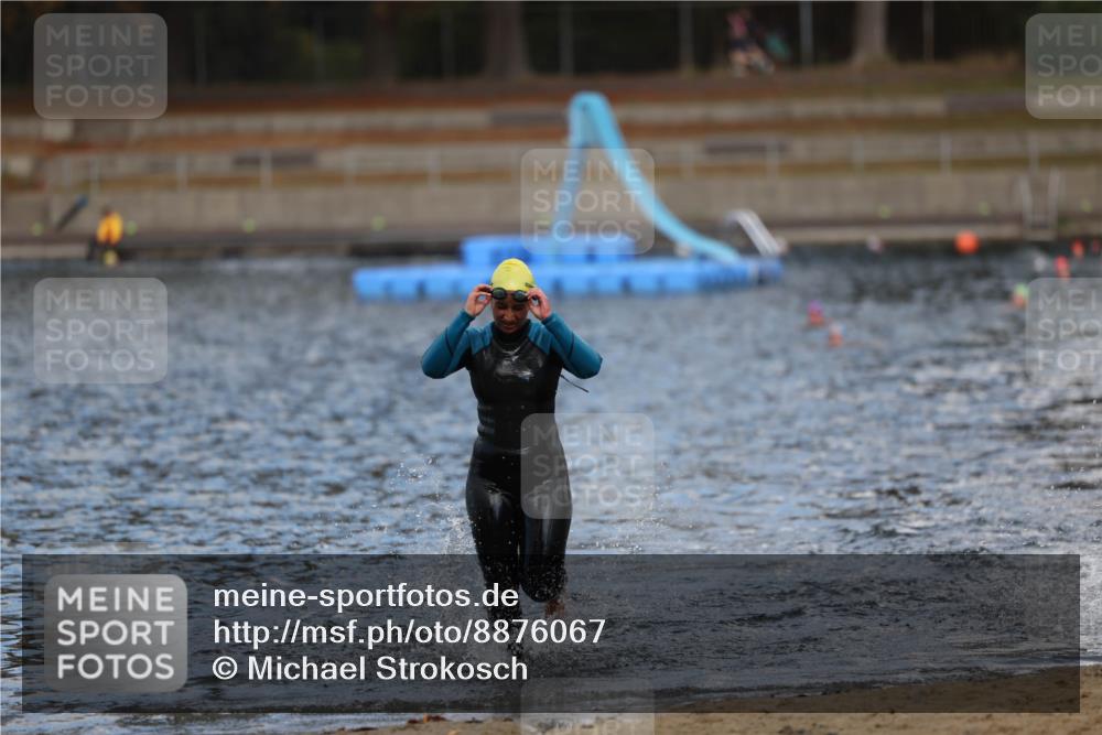 14.09.2025 - Stadtparktriathlon Michael Strokosch http://msf.ph/oto/8876067 14.09.2025 13:15:02 Schwimmen 1529, 1535, 1556 meine-sportfotos.de