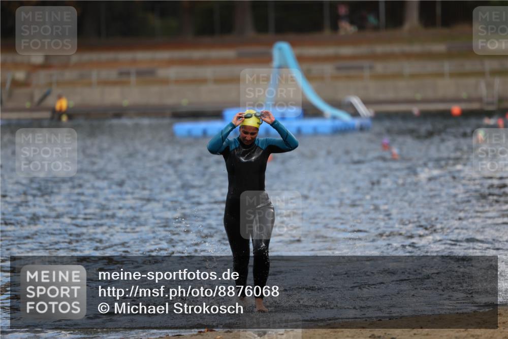 14.09.2025 - Stadtparktriathlon Michael Strokosch http://msf.ph/oto/8876068 14.09.2025 13:15:03 Schwimmen 1529, 1535, 1556 meine-sportfotos.de
