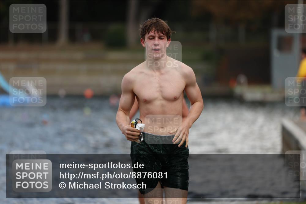 14.09.2025 - Stadtparktriathlon Michael Strokosch http://msf.ph/oto/8876081 14.09.2025 13:15:07 Schwimmen 1529, 1535, 1556, 1598 meine-sportfotos.de