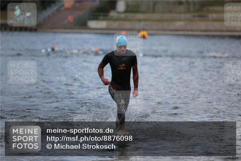 14.09.2025 - Stadtparktriathlon Michael Strokosch http://msf.ph/oto/8876098 14.09.2025 13:15:16 Schwimmen 1598 meine-sportfotos.de