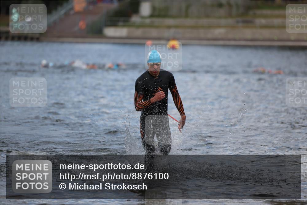 14.09.2025 - Stadtparktriathlon Michael Strokosch http://msf.ph/oto/8876100 14.09.2025 13:15:16 Schwimmen 1598 meine-sportfotos.de