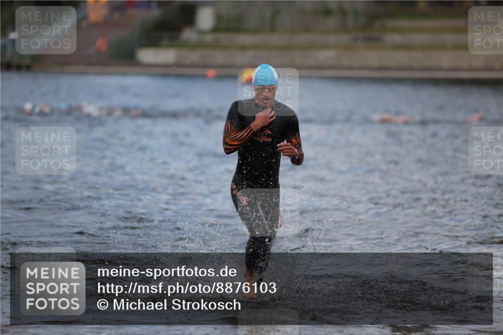 14.09.2025 - Stadtparktriathlon Michael Strokosch http://msf.ph/oto/8876103 14.09.2025 13:15:16 Schwimmen 1598 meine-sportfotos.de