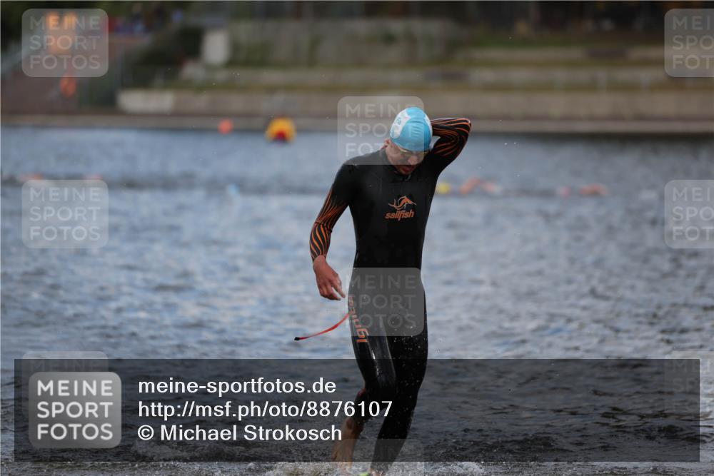 14.09.2025 - Stadtparktriathlon Michael Strokosch http://msf.ph/oto/8876107 14.09.2025 13:15:17 Schwimmen 1598, 1620 meine-sportfotos.de