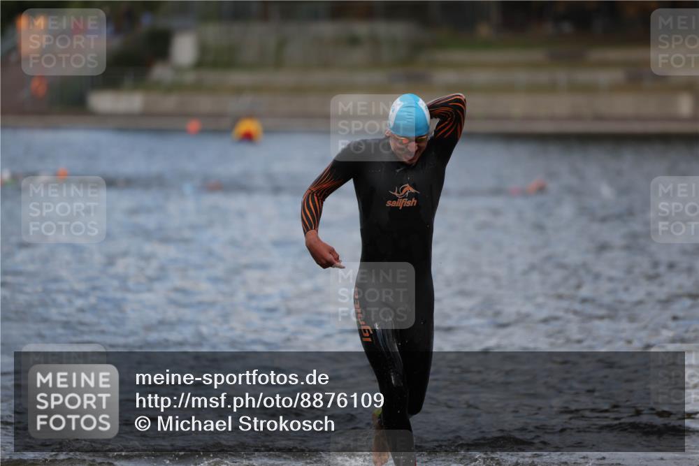 14.09.2025 - Stadtparktriathlon Michael Strokosch http://msf.ph/oto/8876109 14.09.2025 13:15:17 Schwimmen 1598, 1620 meine-sportfotos.de