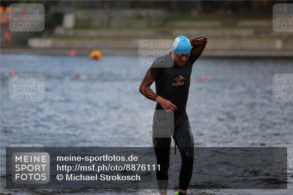 14.09.2025 - Stadtparktriathlon Michael Strokosch http://msf.ph/oto/8876111 14.09.2025 13:15:18 Schwimmen 1598, 1620 meine-sportfotos.de