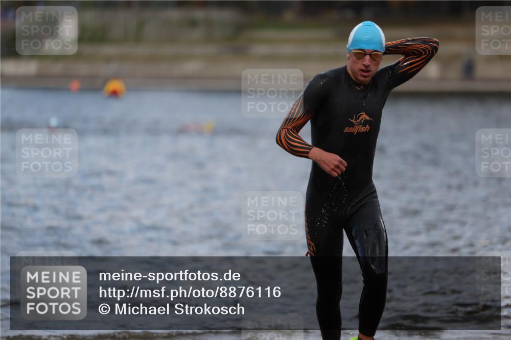 14.09.2025 - Stadtparktriathlon Michael Strokosch http://msf.ph/oto/8876116 14.09.2025 13:15:18 Schwimmen 1598, 1620 meine-sportfotos.de