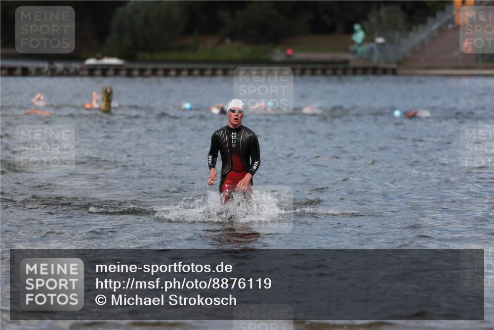 14.09.2025 - Stadtparktriathlon Michael Strokosch http://msf.ph/oto/8876119 14.09.2025 13:15:24 Schwimmen 1611, 1620 meine-sportfotos.de