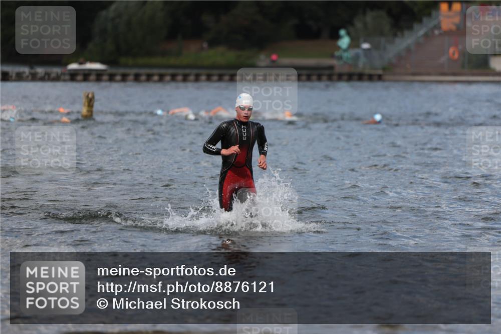 14.09.2025 - Stadtparktriathlon Michael Strokosch http://msf.ph/oto/8876121 14.09.2025 13:15:24 Schwimmen 1611, 1620 meine-sportfotos.de