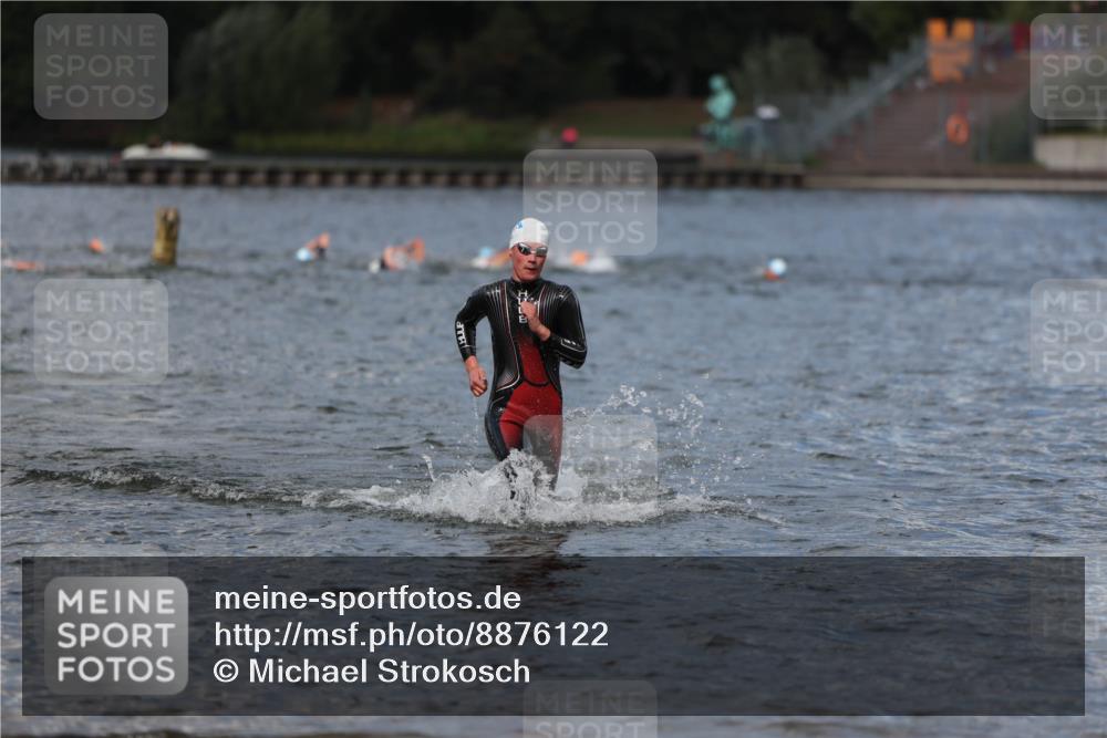 14.09.2025 - Stadtparktriathlon Michael Strokosch http://msf.ph/oto/8876122 14.09.2025 13:15:24 Schwimmen 1611, 1620 meine-sportfotos.de