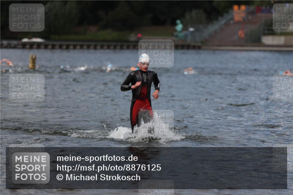 14.09.2025 - Stadtparktriathlon Michael Strokosch http://msf.ph/oto/8876125 14.09.2025 13:15:25 Schwimmen 1611, 1620 meine-sportfotos.de