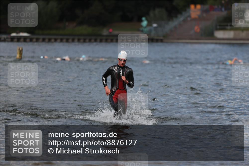 14.09.2025 - Stadtparktriathlon Michael Strokosch http://msf.ph/oto/8876127 14.09.2025 13:15:25 Schwimmen 1611, 1620 meine-sportfotos.de
