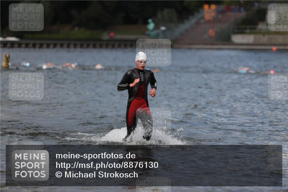 14.09.2025 - Stadtparktriathlon Michael Strokosch http://msf.ph/oto/8876130 14.09.2025 13:15:25 Schwimmen 1611, 1620 meine-sportfotos.de