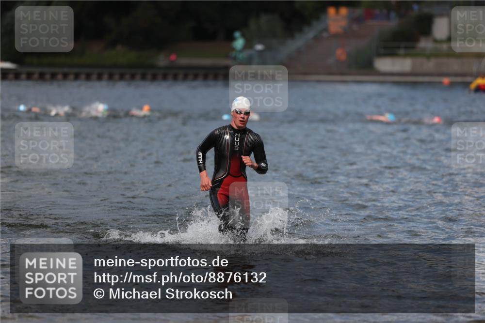 14.09.2025 - Stadtparktriathlon Michael Strokosch http://msf.ph/oto/8876132 14.09.2025 13:15:26 Schwimmen 1611, 1620 meine-sportfotos.de