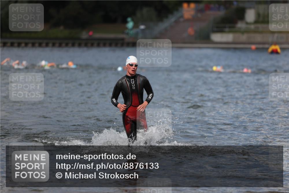 14.09.2025 - Stadtparktriathlon Michael Strokosch http://msf.ph/oto/8876133 14.09.2025 13:15:26 Schwimmen 1611, 1620 meine-sportfotos.de